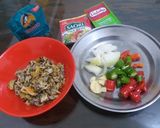 Foto langkah ke 1 dari resep Tumis kerang.