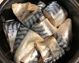 Hình bước làm 2 của món Cá nục-mackerel kho măng và cà chua