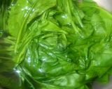 A picture of step 1 of Spinach cream soup.