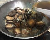 A picture of step 5 of Braised Shiitake Mushrooms In Oyster Sauce.