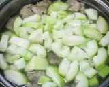 Hình bước làm 4 của món Canh bí đao nước hầm xương