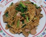 Foto langkah ke 2 dari resep Mie goreng tektek praktis.