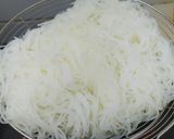 Foto langkah ke 2 dari resep Bihun Goreng Simpel.