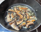 Foto del paso 1 de la receta: Fusilli pugliesi tris con atún y champis