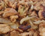 Une image de l'étape 7 de Poulet aux oignons.
