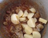 A picture of step 5 of Aloo Goasht.