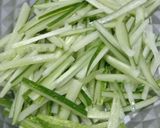 Foto langkah ke 1 dari resep Thai Cucumber Salad.