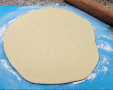 Foto del paso 4 de la receta: ✨Pastafrola con harina leudante ✨ Rápida, económica y a prueba de fallas 😉