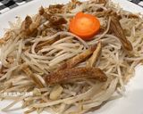 A picture of step 9 of Garlic Bean Sprouts with Fried Tofu Skins.
