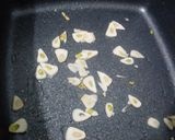 Foto del paso 4 de la receta: Pollo a la portuguesa con habas