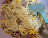 Foto langkah ke 3 dari resep Mie Goreng Telur Asin.