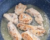 รูปขั้นตอนการทำที่ 2 ของ อกไก่ทอดงา ซอสมะขาม 🍋🫚