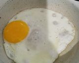 Foto langkah ke 2 dari resep Telur Ceplok Bawang Putih.