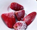 Une image de l'étape 1 de Glace à la fraise 🍓 et zeste de citron 🍋.