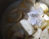 A picture of step 1 of Banana Apple Cashew Shake.