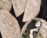 Foto del paso 4 de la receta: Quesadillas sencillas de cuitlacoche y espinacas
