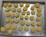 Foto langkah ke 2 dari resep Kue lebaran semprit susu.