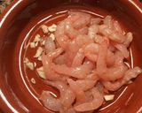Foto del paso 5 de la receta Gambas al ajillo con aceite dargan y ajos rojos morunos