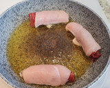 Foto del paso 7 de la receta: Rollitos de pollo y jamón en salsa de pimientos del piquillo