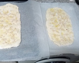 Foto del paso 4 de la receta: Coca de forner con piñones (sin gluten)