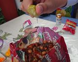 Foto del paso 4 de la receta: Botana tijuanense(chicharrones locos)