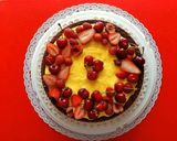 Foto del passaggio 12 della ricetta Torta al cacao con crema pasticcera fragole e ciliegie