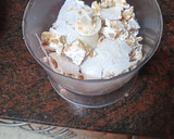 Foto del paso 3 de la receta: Falsa tarta de panacota de turrón con base de polvorón