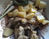 Foto langkah ke 3 dari resep Semur Ayam Kentang Sedap Manis Gurih.