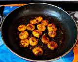 A picture of step 1 of Prawns Curry.