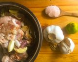 Foto langkah ke 1 dari resep Ayam goreng Bawang putih.
