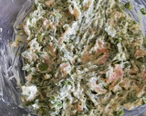 Foto del paso 3 de la receta: Tostas gratinadas de salmón ahumado