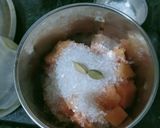 A picture of step 1 of Papaya shake 😋.