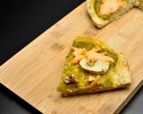 Foto del paso 7 de la receta: Pizza de salmón con salsa pesto