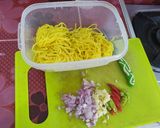 Foto langkah ke 1 dari resep Mie Kuning simpel.