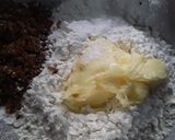 A picture of step 1 of Deep fried orio cookies.