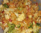 Foto del paso 3 de la receta: Tortilla de brócoli y coliflor