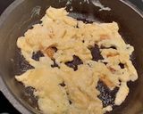 Foto del paso 1 de la receta: Tostas de huevo y salmón