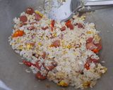 Foto langkah ke 3 dari resep Nasi Goreng Sosis Telor.