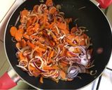 Foto del paso 3 de la receta: PASTA CON VERDURAS AL WOK 🍅 🧅🍆🥕