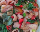 Foto langkah ke 4 dari resep Cumi Asin Pedas Oseng Kemangi.