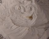 Une image de l'étape 6 de Pavlova d'amour 💕 aux fruits de saison.