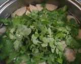 Foto langkah ke 4 dari resep Sup Bakso Daun Kelor.