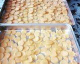 Foto langkah ke 5 dari resep Kerupuk wortel.