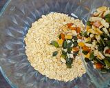 Hình bước làm 2 của món Cách làm Granola siêu ngon siêu dễ tại nhà