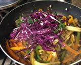 Foto del paso 4 de la receta: Cocina aromática: Wok de verduras y vegetales con hierbas frescas