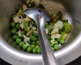 A picture of step 1 of Green peas sabji.