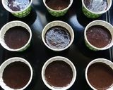Gambar langkah 6 resipi Moist Chocolate Cupcake.