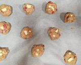 Foto del paso 10 de la receta: Cookies de chocolate blanco y fresas