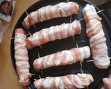 Sajttal töltött Bacon virslik recept fázis 2 fotója