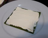 Foto del paso 5 de la receta: Torre de espinacas, queso crema y salmón